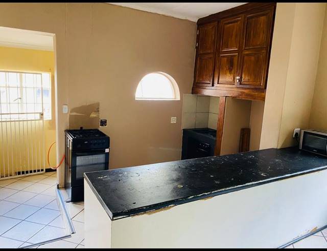 18 BEDROOM HOUSE FOR SALE IN BRAMLEY VIEW